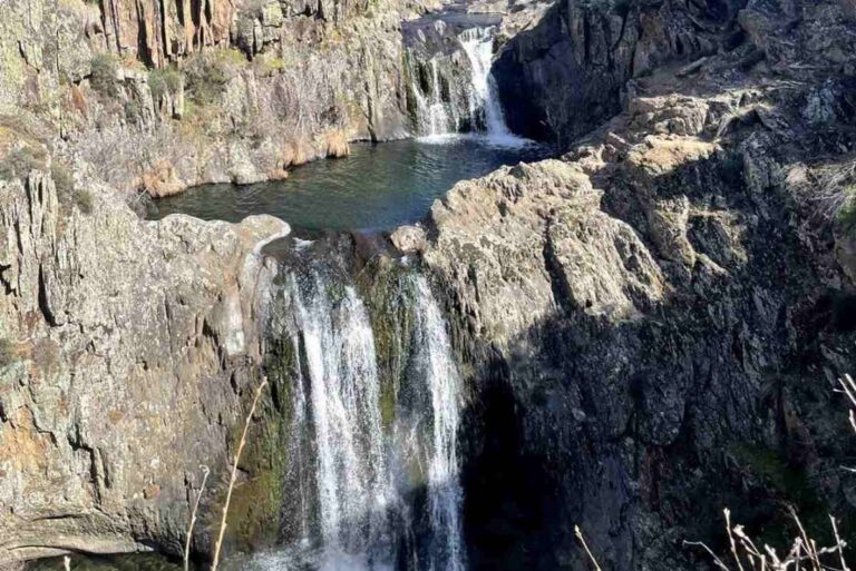 El sendero natural que sorprende en un pequeño pueblo de Guadalajara: lleno de cascadas